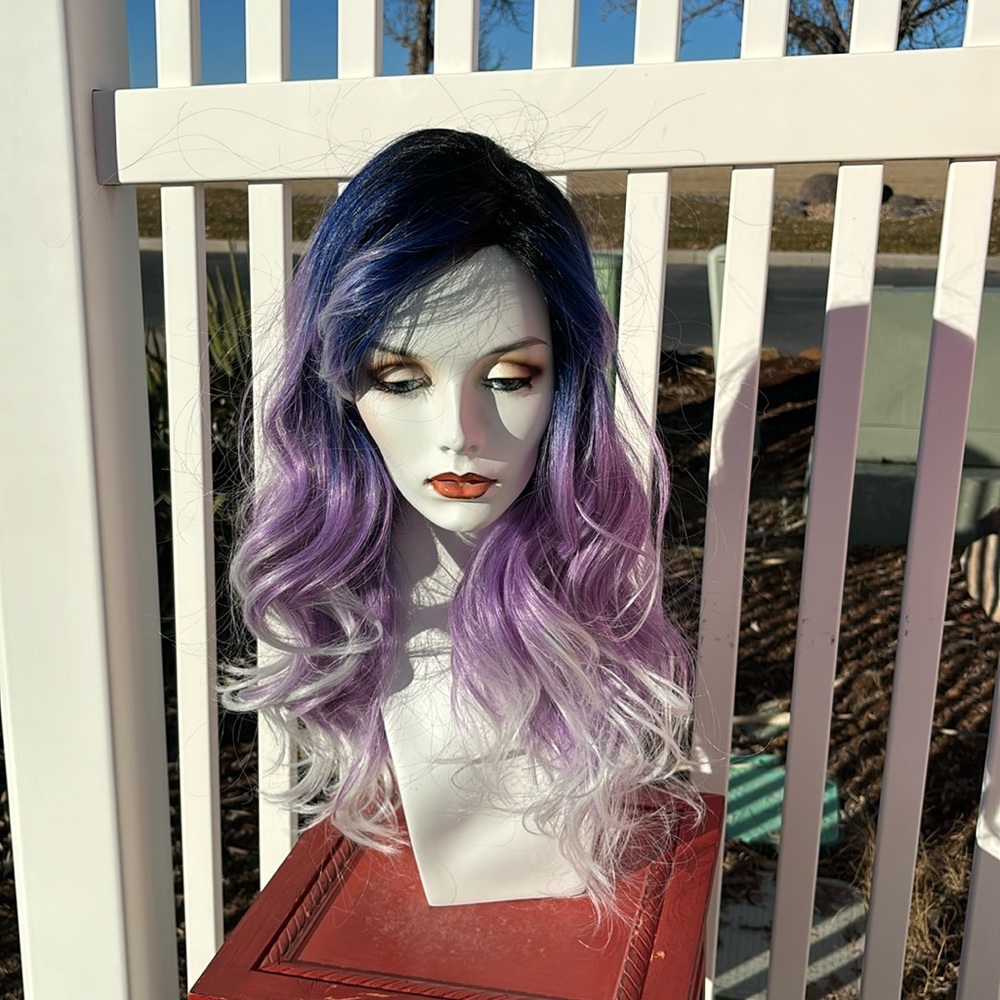 NWOT 4 Colored Waved Wig
